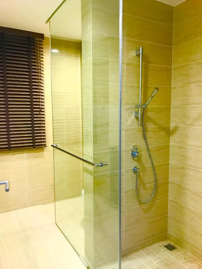 By The Beach - Luxury 2 Bedrooms Family Suite Batu Ferringhi Apartment