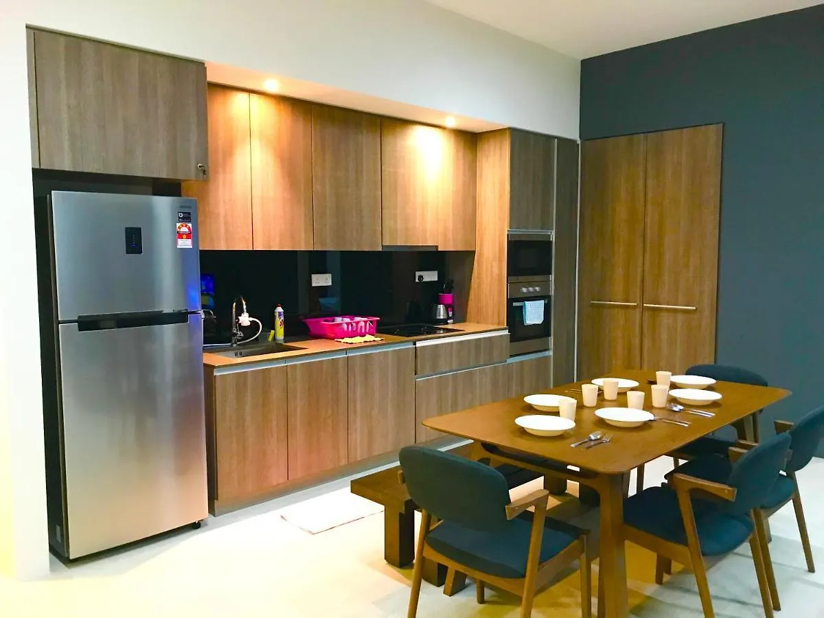 By The Beach - Luxury 2 Bedrooms Family Suite Batu Ferringhi Malaysia