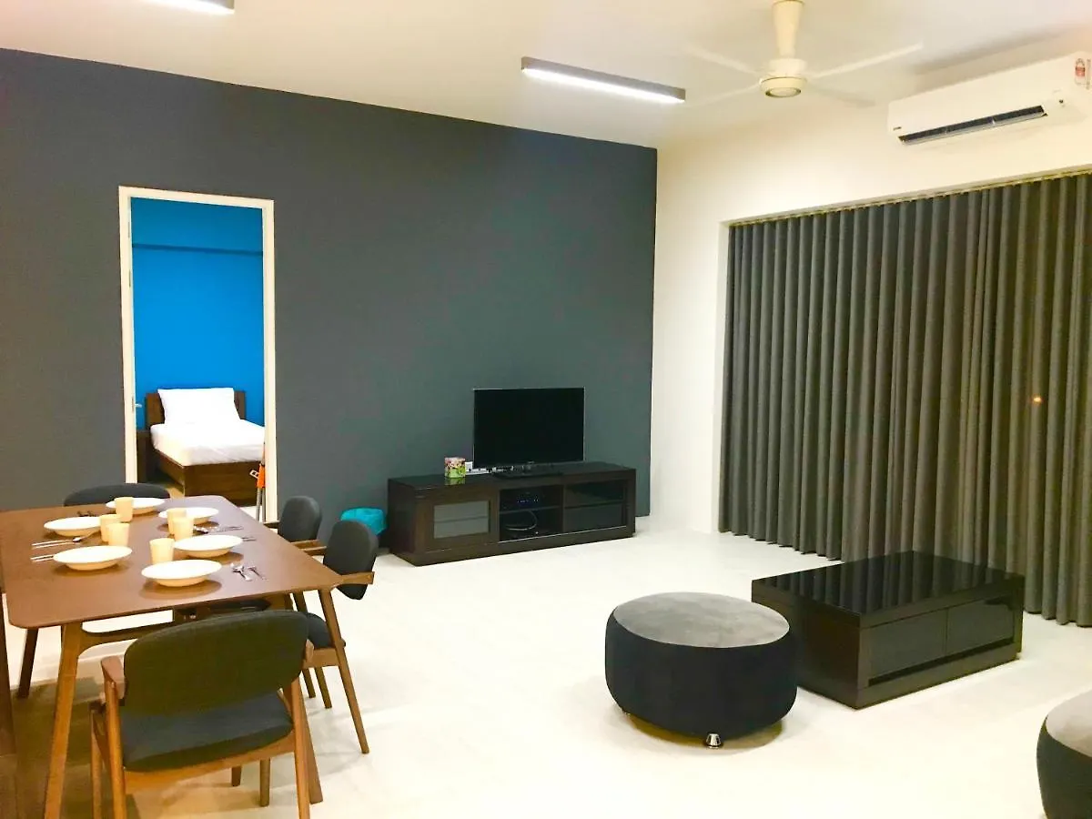 By The Beach - Luxury 2 Bedrooms Family Suite Batu Ferringhi